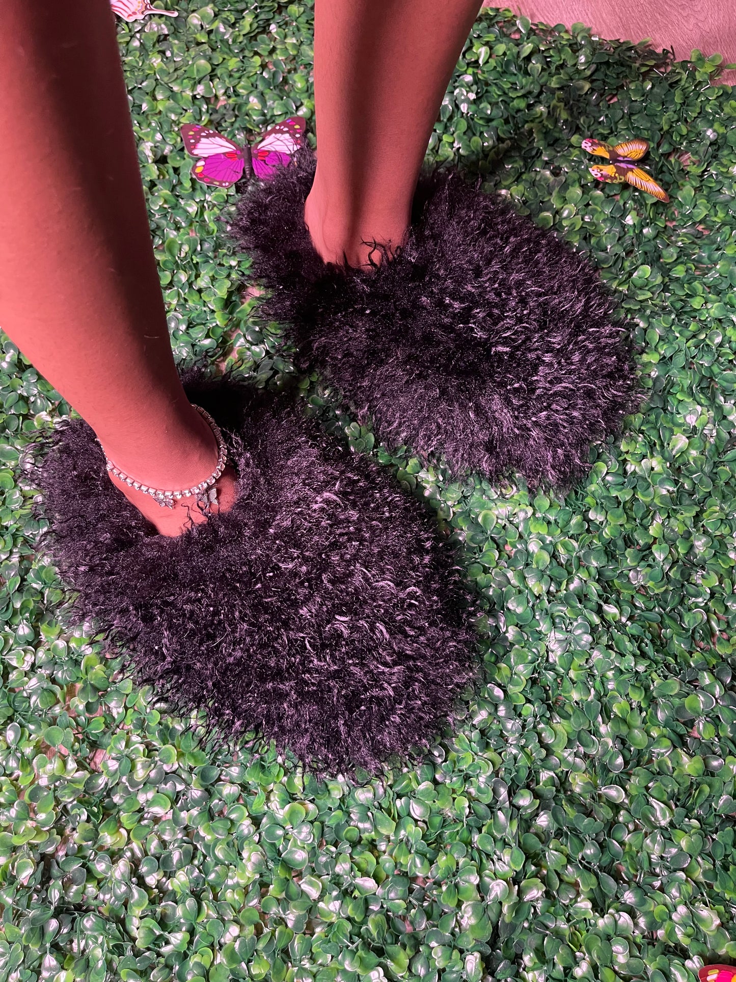 Black fluffy slippers