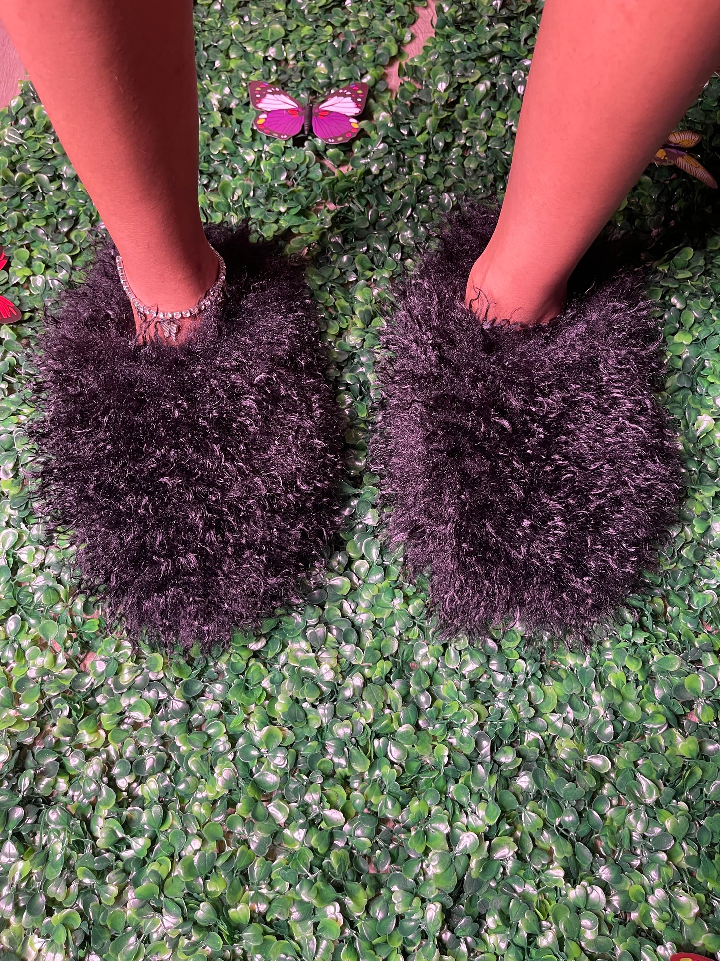 Black fluffy slippers
